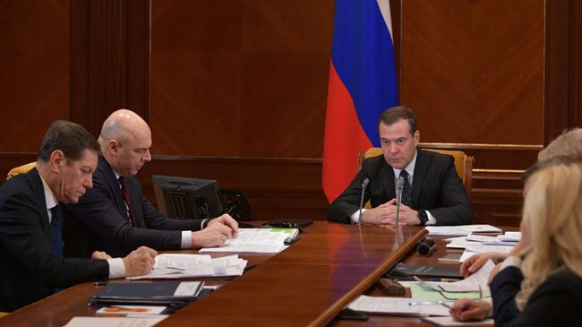 Председатель правительства РФ Дмитрий Медведев проводит совещание Об обеспечении детей-сирот, детей, оставшихся без попечения родителей, и лиц из их числа жилыми помещениями Председатель правительства РФ Дмитрий Медведев проводит совещание Об обеспечении детей-сирот, детей, оставшихся без попечения родителей, и лиц из их числа жилыми помещениями