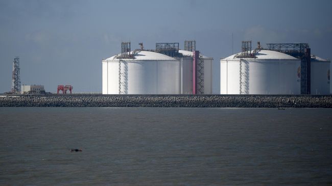 Резервуары для хранения сжиженного природного газа (СПГ) в порту Цзянсу Жудун в КНР Резервуары для хранения сжиженного природного газа (СПГ) в порту Цзянсу Жудун в КНР