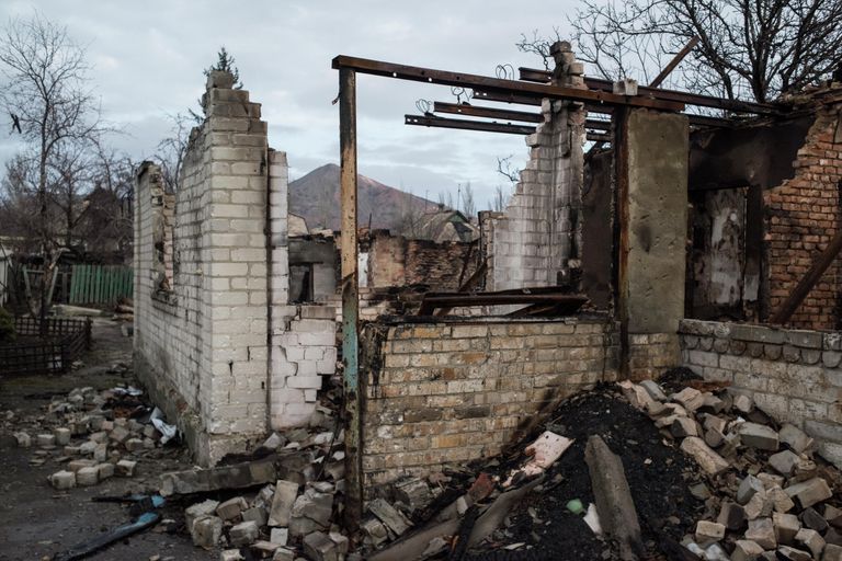 Разрушенный дом в Донецке Разрушенный дом в Донецке