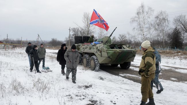 Жители Чернухино и ополченцы ЛНР Жители Чернухино и ополченцы ЛНР