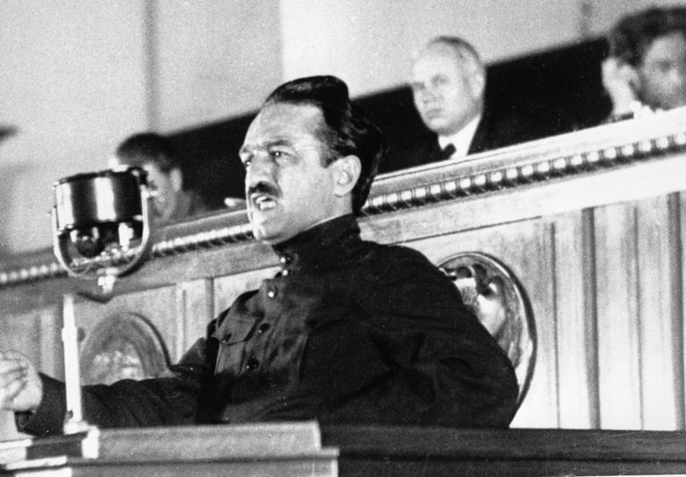 Народный комиссар пищевой промышленности СССР Анастас Иванович Микоян выступает на Первом Всесоюзном совещании стахановцев в Кремле. 1935 год