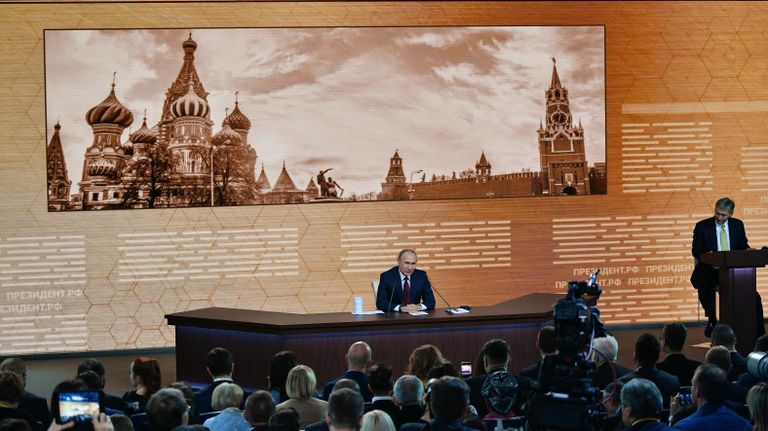 Президент РФ Владимир Путин на большой ежегодной пресс-конференции Президент РФ Владимир Путин на большой ежегодной пресс-конференции