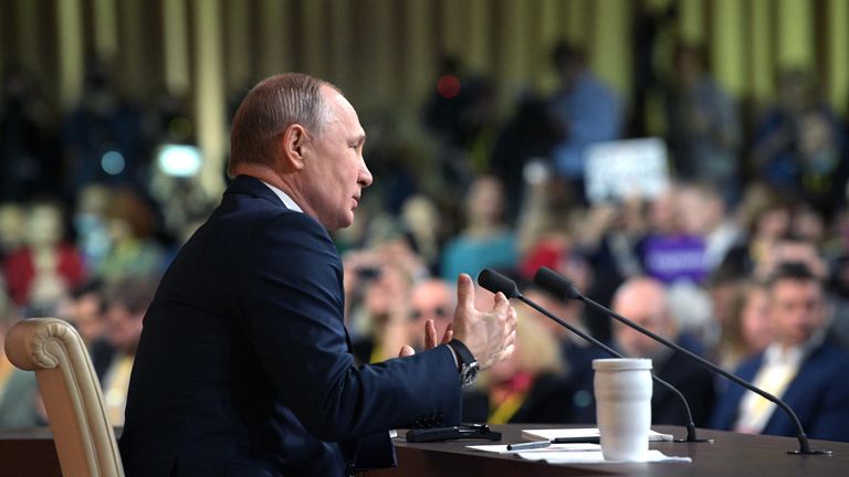 Президент РФ Владимир Путин на большой ежегодной пресс-конференции Президент РФ Владимир Путин на большой ежегодной пресс-конференции