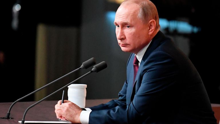 Президент РФ Владимир Путин на ежегодной большой пресс-конференции Президент РФ Владимир Путин на ежегодной большой пресс-конференции