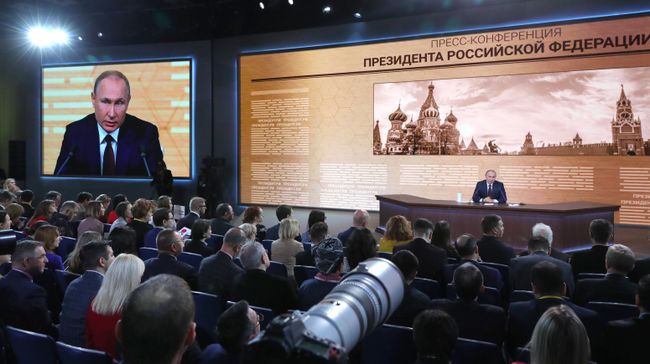 Президент РФ Владимир Путин на большой ежегодной пресс-конференции Президент РФ Владимир Путин на большой ежегодной пресс-конференции