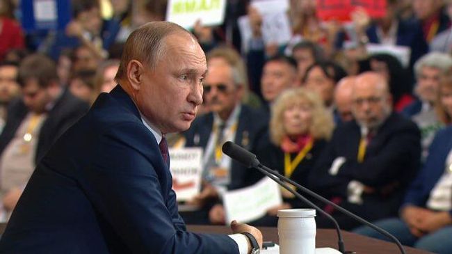 Путин предложил внести в Конституцию изменения Путин предложил внести в Конституцию изменения