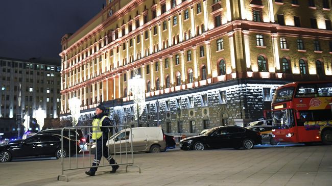 У здания ФСБ на Лубянской площади в Москве, где произошла стрельба У здания ФСБ на Лубянской площади в Москве, где произошла стрельба