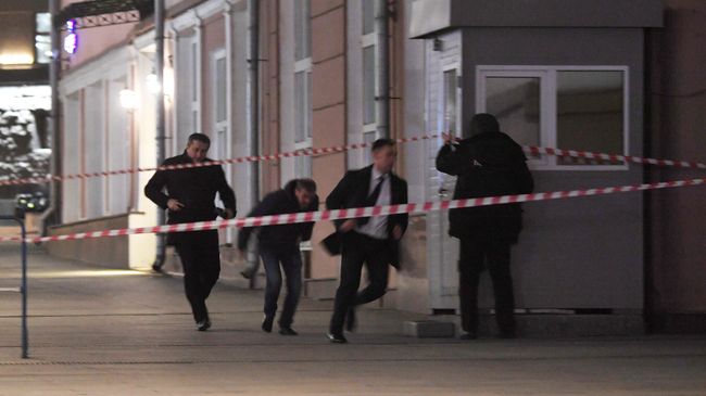 Недалеко от здания ФСБ на Лубянской площади в Москве, где произошла стрельба Недалеко от здания ФСБ на Лубянской площади в Москве, где произошла стрельба