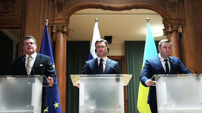 Вице-президент Еврокомиссии Марош Шефчович, министр энергетики России Александр Новак и глава Минэнерго Украины Алексей Оржель в Берлине Вице-президент Еврокомиссии Марош Шефчович, министр энергетики России Александр Новак и глава Минэнерго Украины Алексей Оржель в Берлине