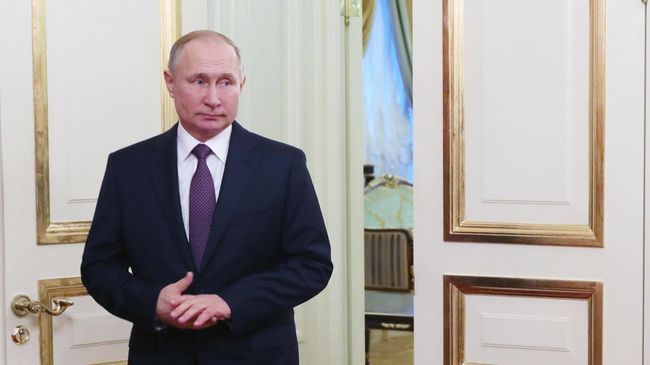 Президент РФ Владимир Путин перед началом встречи с президентом Белоруссии Александром Лукашенко Президент РФ Владимир Путин перед началом встречи с президентом Белоруссии Александром Лукашенко