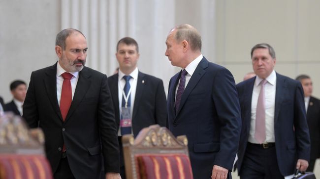 Президент РФ Владимир Путин и премьер-министр Армении Никол Пашинян перед началом заседания Высшего евразийского экономического совета Президент РФ Владимир Путин и премьер-министр Армении Никол Пашинян перед началом заседания Высшего евразийского экономического совета