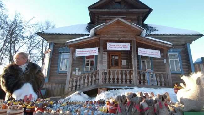 Продажа сувениров у музея Мыши в городе Мышкин Продажа сувениров у музея Мыши в городе Мышкин