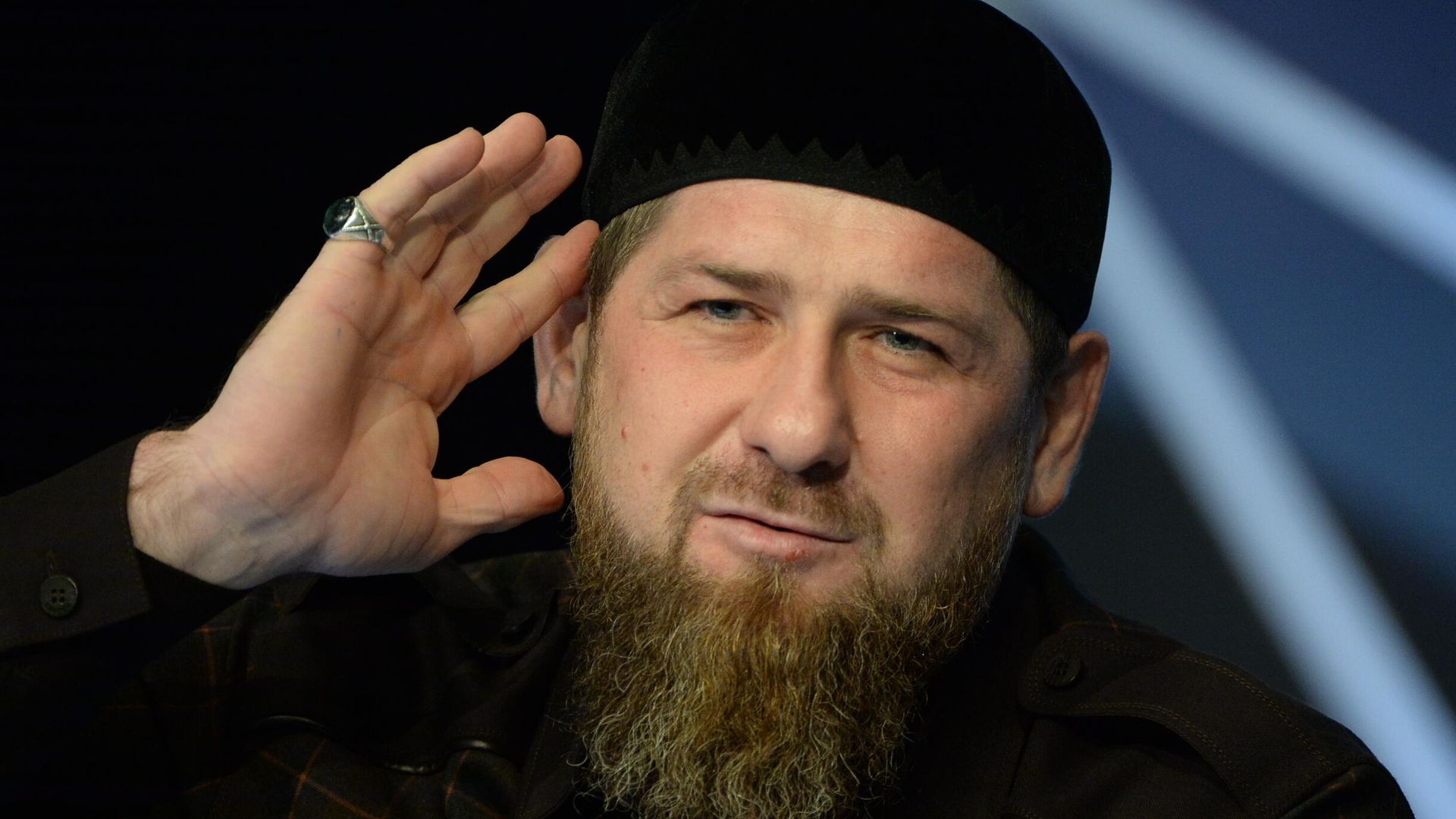 Глава Чеченской Республики Рамзан Кадыров на пресс-конференции в студии телеканала Грозный Глава Чеченской Республики Рамзан Кадыров на пресс-конференции в студии телеканала Грозный - РИА Новости, 1920, 24.03.2021