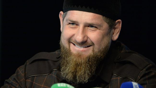 Глава Чеченской Республики Рамзан Кадыров на пресс-конференции в студии телеканала Грозный