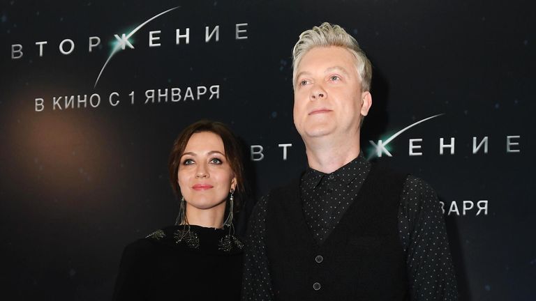 Актер Сергей Светлаков с супругой на премьере фильма Вторжение Актер Сергей Светлаков с супругой на премьере фильма Вторжение