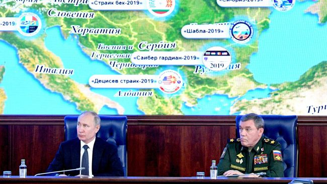 Верховный главнокомандующий, президент России Владимир Путин на ежегодном расширенном заседании коллегии министерства обороны Верховный главнокомандующий, президент России Владимир Путин на ежегодном расширенном заседании коллегии министерства обороны