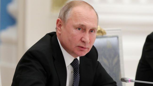 Президент РФ Владимир Путин во время встречи с руководством Государственной Думы РФ и Совета Федерации РФ