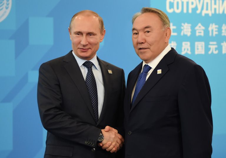 Президент РФ Владимир Путин и первый президент Республики Казахстан Нурсултан Назарбаев