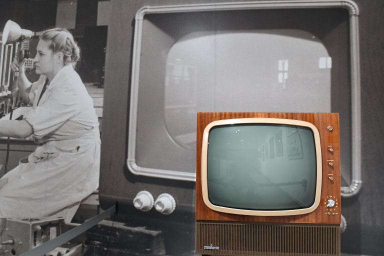 Телевизор Горизонт 101 Минского радиозавода 1970 года на выставке МИР! ДРУЖБА! ДИЗАЙН! История российского промышленного дизайна в Западном крыле Новой Третьяковки. Телевизор Горизонт 101 Минского радиозавода 1970 года на выставке МИР! ДРУЖБА! ДИЗАЙН! История российского промышленного дизайна в Западном крыле Новой Третьяковки.