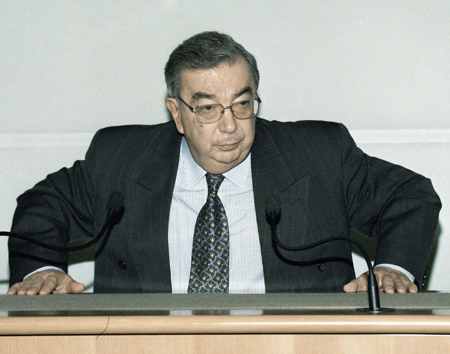 Премьер-министр России Евгений Примаков. 1 декабря 1998 года Премьер-министр России Евгений Примаков. 1 декабря 1998 года