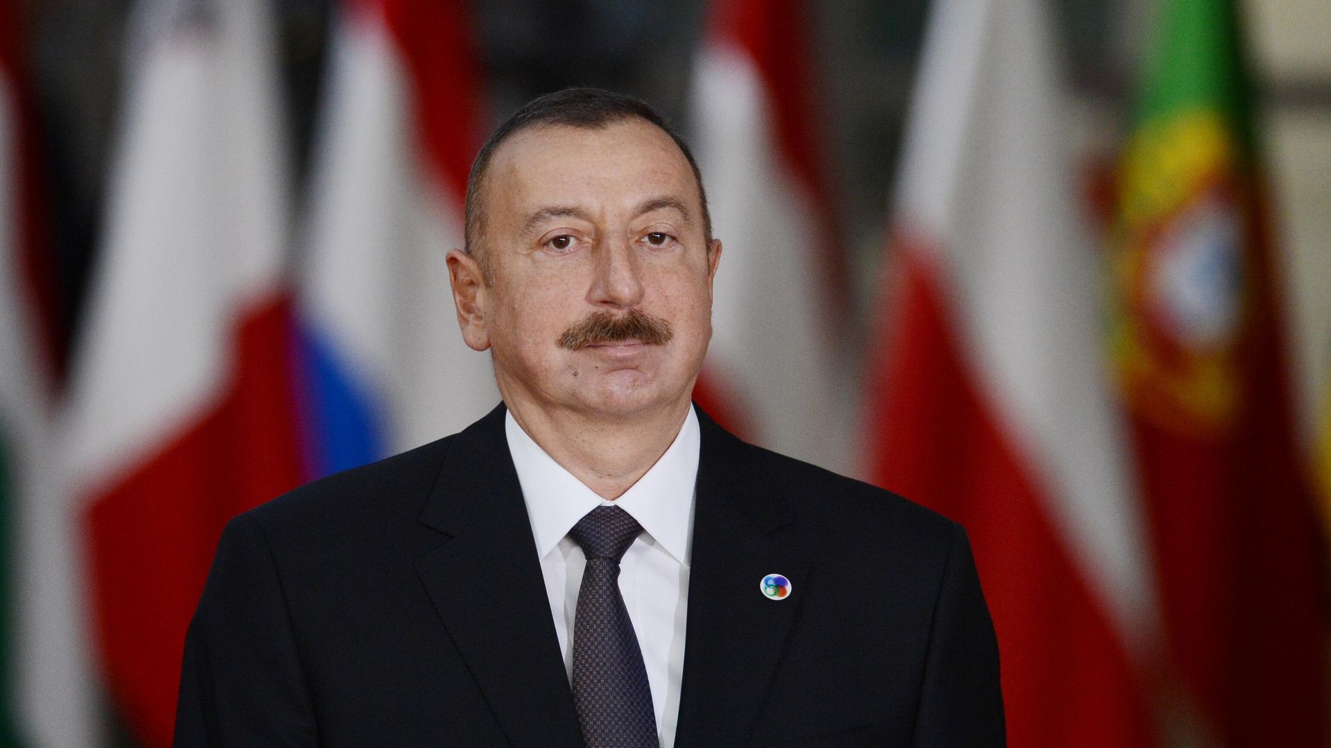 Президент Азербайджана Ильхам Алиев перед началом 5-го Саммита Восточного партнерства в Брюсселе - РИА Новости, 1920, 25.10.2020