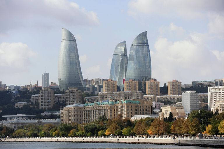 Вид на архитектурный комплекс Башни Пламени в Баку Вид на архитектурный комплекс Башни Пламени в Баку