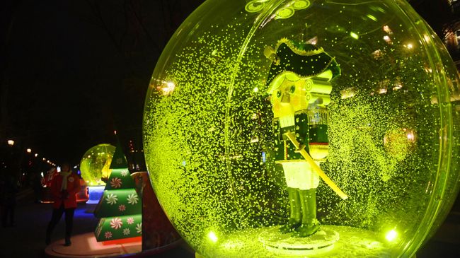 Уличное украшение к Новому году с персонажем из сказки Щелкунчик Уличное украшение к Новому году с персонажем из сказки Щелкунчик