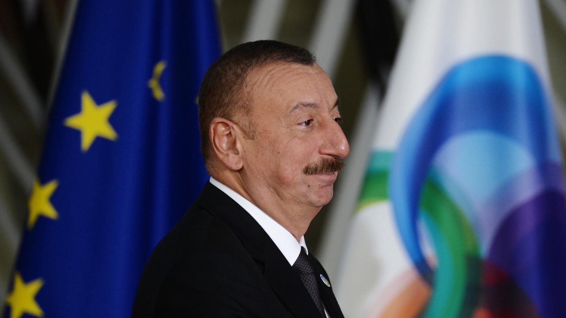 Президент Азербайджана Ильхам Алиев перед началом 5-го Саммита Восточного партнерства в Брюсселе Президент Азербайджана Ильхам Алиев перед началом 5-го Саммита Восточного партнерства в Брюсселе - РИА Новости, 1920, 04.10.2020