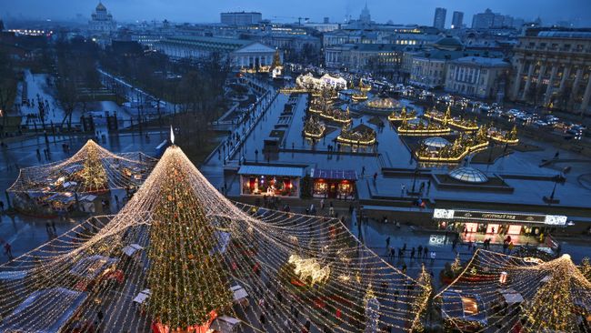 Световая иллюминация на площади Революции и Манежной площади в Москве Световая иллюминация на площади Революции и Манежной площади в Москве