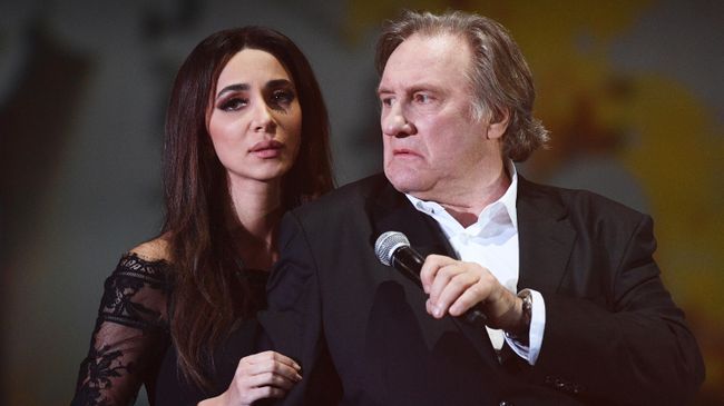 Актер Жерар Депардье и певица Зара во время выступления