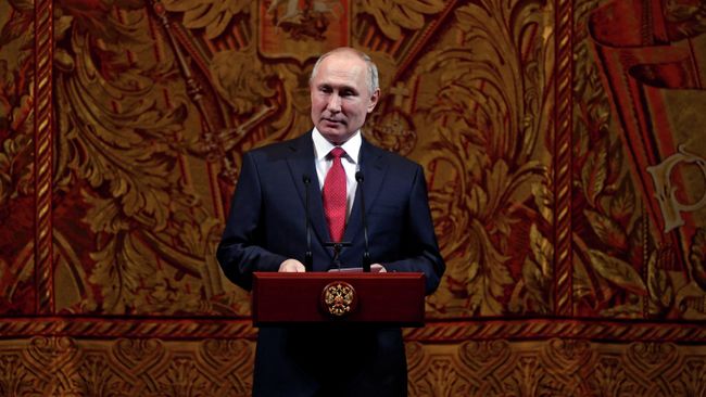 Президент РФ В. Путин и премьер-министр РФ Д. Медведев приняли участие в торжественном вечере по случаю Нового года