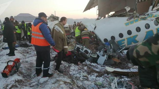 Место крушения самолета Fokker 100 авиакомпании Bek Air в Алма-Ате Место крушения самолета Fokker 100 авиакомпании Bek Air в Алма-Ате