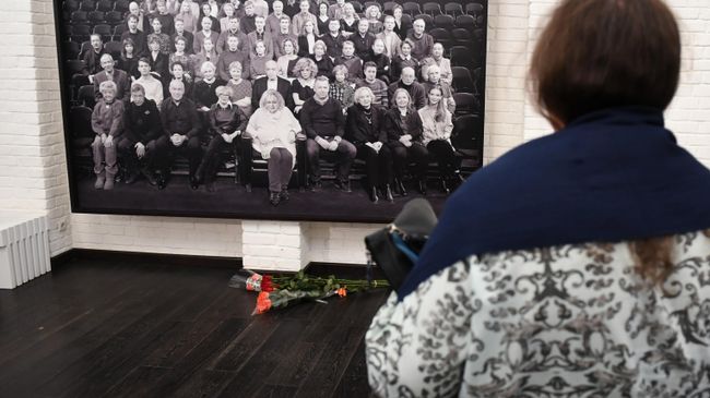 Цветы в фойе Московского театра Современник Цветы в фойе Московского театра Современник