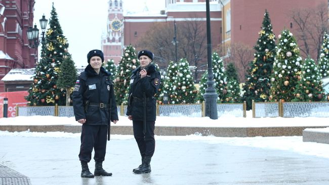 Сотрудники полиции в центре Москвы