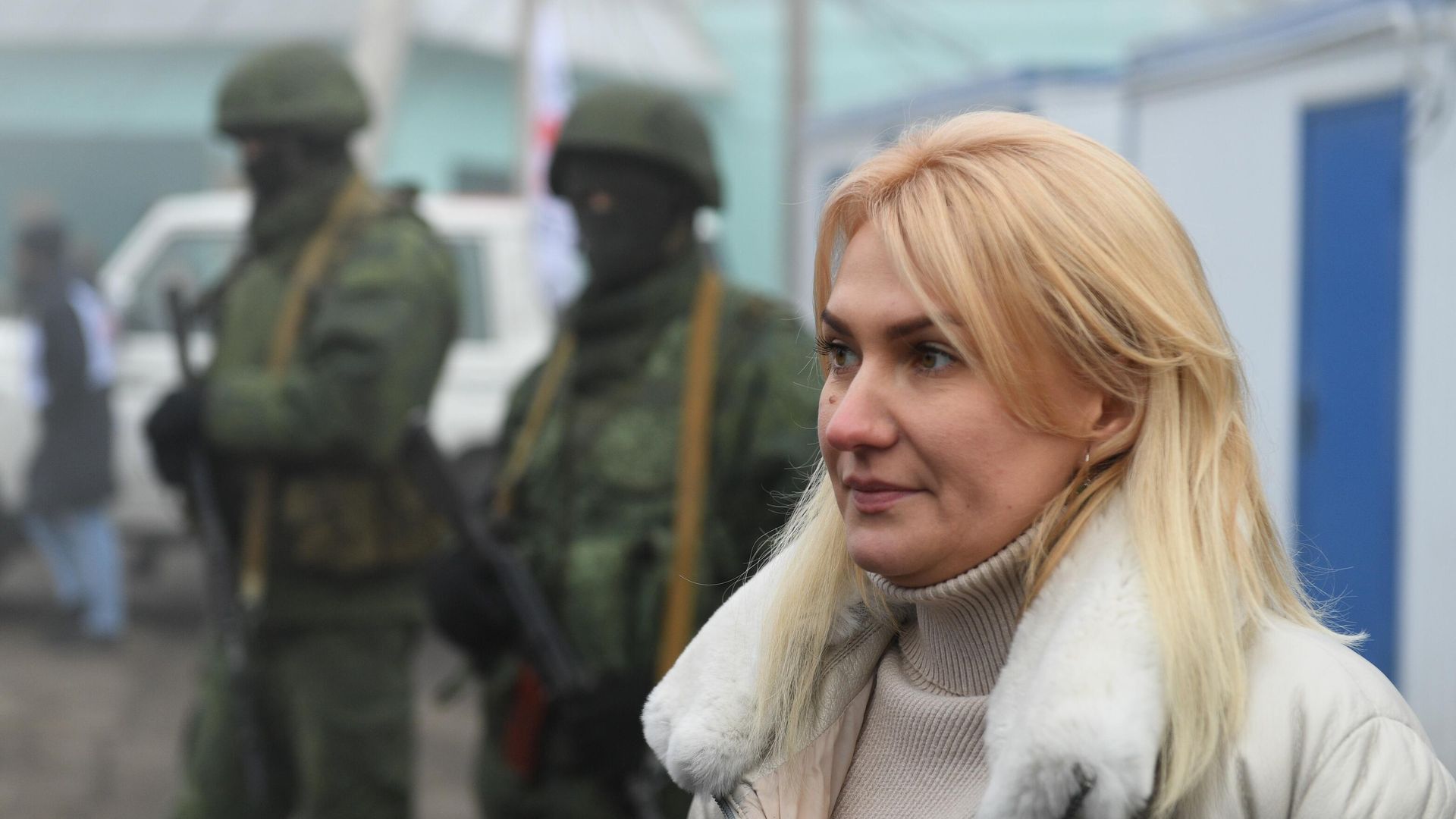 Уполномоченный по правам человека в Донецкой народной республике Дарья Морозова на КПП на окраине города Горловка в Донецкой области Уполномоченный по правам человека в Донецкой народной республике Дарья Морозова на КПП на окраине города Горловка в Донецкой области - РИА Новости, 1920, 21.10.2022