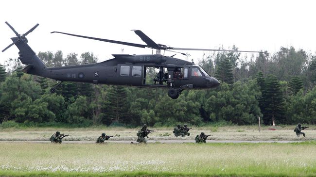Вертолет UH-60 Black Hawk ВВС Тайваня Вертолет UH-60 Black Hawk ВВС Тайваня