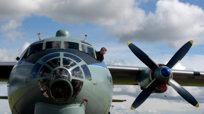Военно-транспортный самолет Ан-12 Военно-транспортный самолет Ан-12