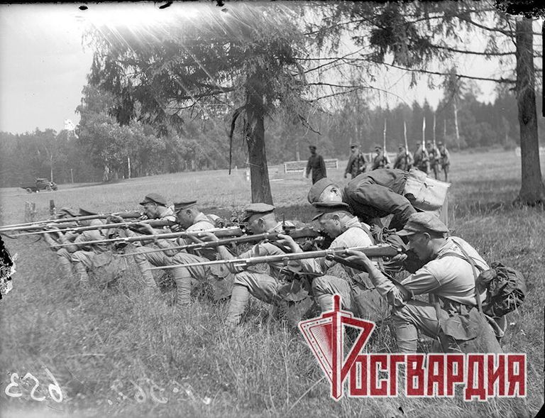 Фотография, обнаруженная во время реконструкции одного из зданий Отдельной дивизии оперативного назначения имени Ф.Э. Дзержинского войск национальной гвардии России Фотография, обнаруженная во время реконструкции одного из зданий Отдельной дивизии оперативного назначения имени Ф.Э. Дзержинского войск национальной гвардии России