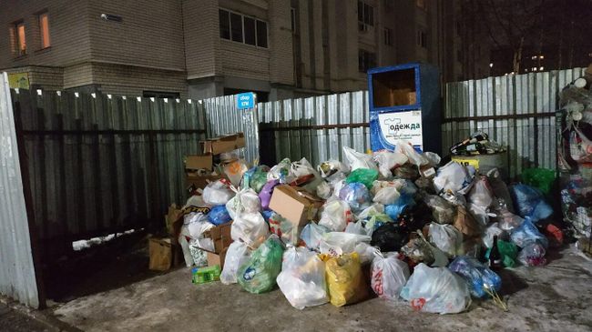 Мусор на улице Тихомирова во Владимире Мусор на улице Тихомирова во Владимире