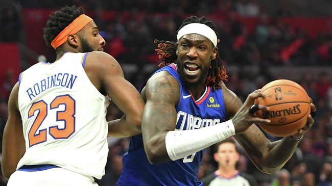 Jan 5, 2020; Los Angeles, California, USA; New York Knicks center Mitchell Robinson (23) guards Los Angeles Clippers forward Montrezl Harrell (5) as he drives to the basket in the second half of the game at Staples Center. Mandatory Credit: Jayne Kamin-Oncea-USA TODAY Sports Jan 5, 2020; Los Angeles, California, USA; New York Knicks center Mitchell Robinson (23) guards Los Angeles Clippers forward Montrezl Harrell (5) as he drives to the basket in the second half of the game at Staples Center. Mandatory Credit: Jayne Kamin-Oncea-USA TODAY Sports