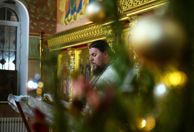 Архиепископ Махачкалинский и Грозненский Варлаам во время рождественского богослужения в храме Михаила Архангела в Грозном Архиепископ Махачкалинский и Грозненский Варлаам во время рождественского богослужения в храме Михаила Архангела в Грозном