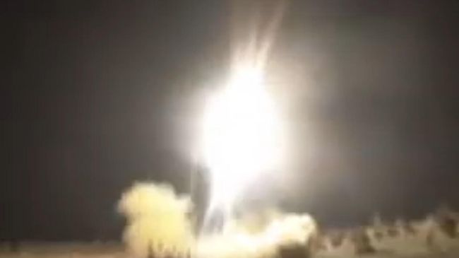 Опубликовано видео запуска иранских ракет по военным базам США в Ираке Опубликовано видео запуска иранских ракет по военным базам США в Ираке