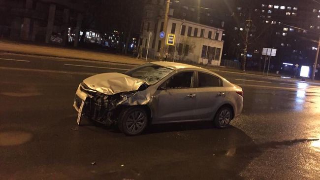 На месте ДТП у дома 9 по проспекту Мориса Тореза в Санкт-Петербурге. 7 января 2020 На месте ДТП у дома 9 по проспекту Мориса Тореза в Санкт-Петербурге. 7 января 2020