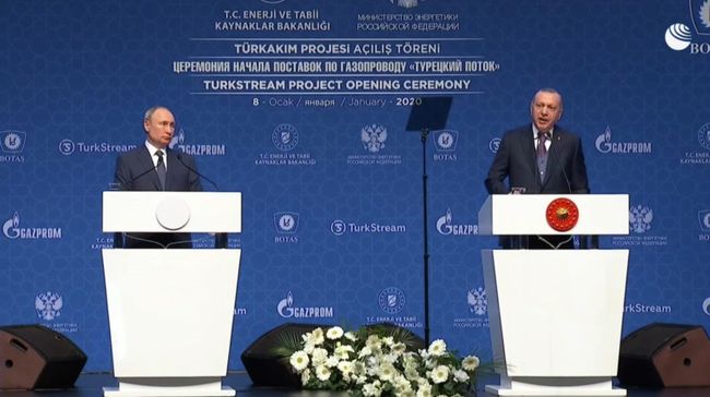 Президент России Владимир Путин и президент Турции Реджеп Тайип Эрдоган на церемонии официального открытия газопровода Турецкий поток в Стамбуле 8 января 2020. Стоп-кадр видео Президент России Владимир Путин и президент Турции Реджеп Тайип Эрдоган на церемонии официального открытия газопровода Турецкий поток в Стамбуле 8 января 2020. Стоп-кадр видео