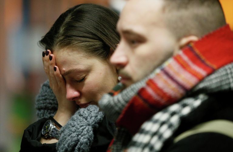 Люди у народного мемориала в международном аэропорту Борисполь в Киеве в память о членах экипажа пассажирского лайнера Украины Boeing 737-800, разбившегося в Тегеране Люди у народного мемориала в международном аэропорту Борисполь в Киеве в память о членах экипажа пассажирского лайнера Украины Boeing 737-800, разбившегося в Тегеране