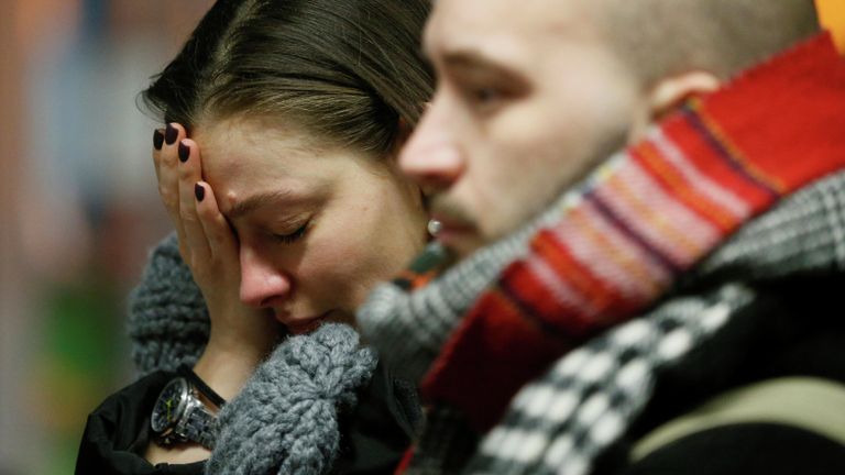 Люди у народного мемориала в международном аэропорту Борисполь в Киеве в память о членах экипажа пассажирского лайнера Украины Boeing 737-800, разбившегося в Тегеране Люди у народного мемориала в международном аэропорту Борисполь в Киеве в память о членах экипажа пассажирского лайнера Украины Boeing 737-800, разбившегося в Тегеране