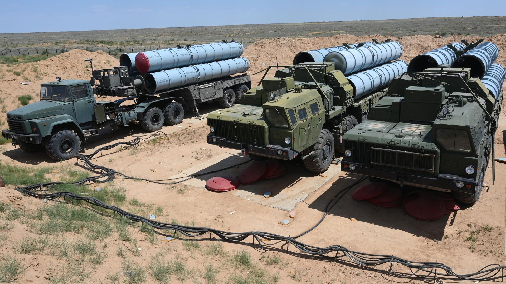 Расчеты зенитных ракетных комплексов (ЗРК) С-300 Фаворит Расчеты зенитных ракетных комплексов (ЗРК) С-300 Фаворит - РИА Новости, 1920, 28.07.2020