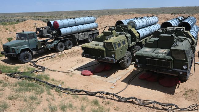 Расчеты зенитных ракетных комплексов (ЗРК) С-300 Фаворит Расчеты зенитных ракетных комплексов (ЗРК) С-300 Фаворит