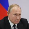 Президент РФ Владимир Путин проводит совещание об итогах научно-практической конференции Российский Военно-Морской флот в XXI веке во время посещения Черноморского высшего военно-морского училища имени П. С. Нахимова в Севастополе