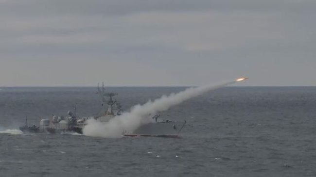 Владимир Путин на военных учениях в Крыму Владимир Путин на военных учениях в Крыму
